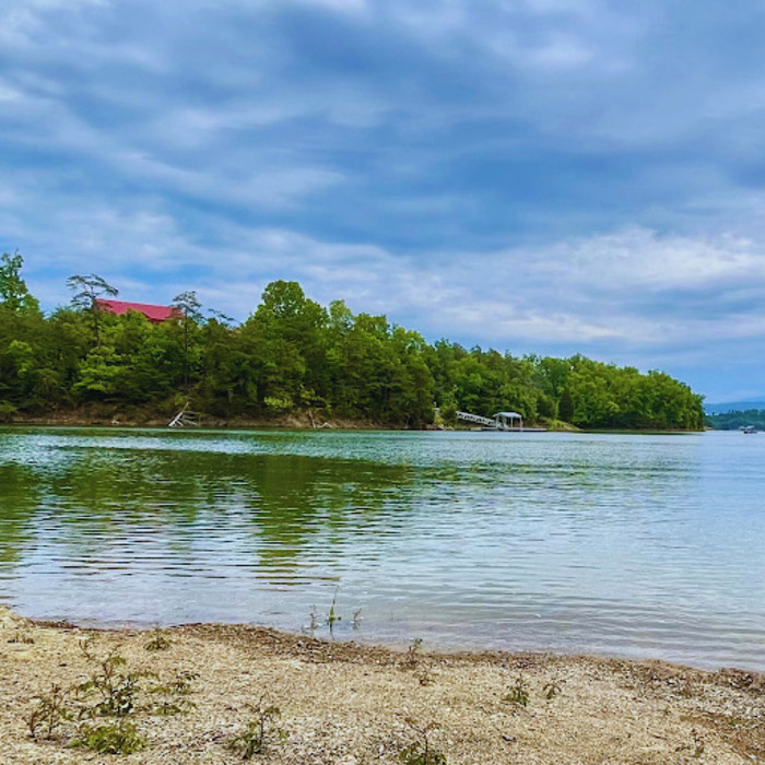 Where to Stay on Douglas Lake TN